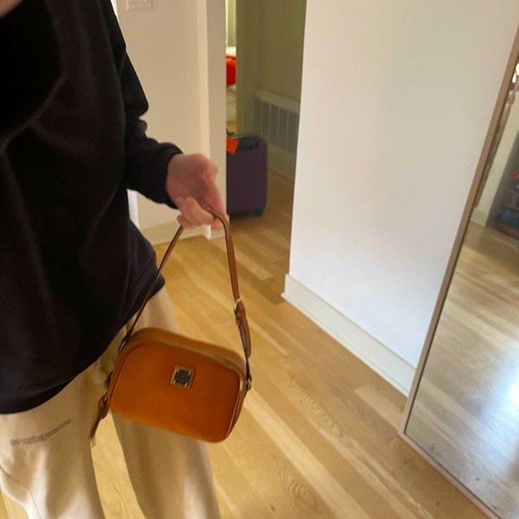 Dooney & Bourke leather shoulder bag - Picture 6 of 8